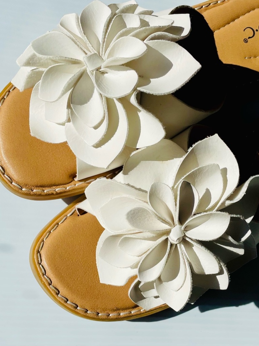 b.o.c Women's Kasia Flat White Slide Sandals, size 6M - Picture 3 of 10